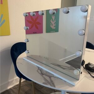 LED Hollywood Vanity Mirror with Bulbs - White Frame